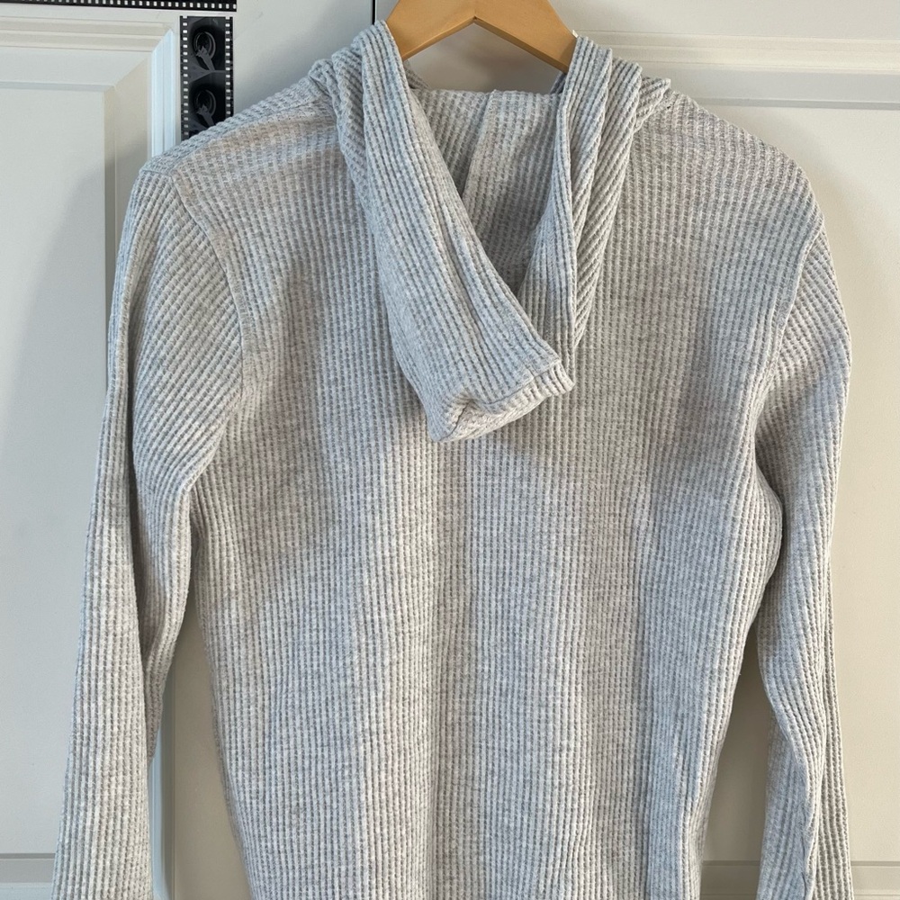 Boys Old Navy Light Gray Ribbed Hoodie - Picture 3 of 3